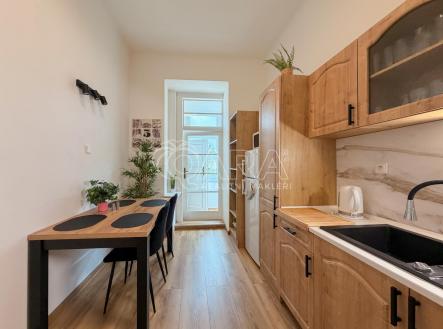 Pronájem bytu, jiný, 98 m²