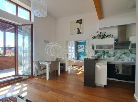 Pronájem bytu, 2+kk, 76,1 m²