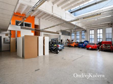 Pronájem skladovací prostor, 400 m²