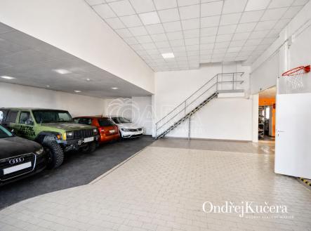 Pronájem skladovací prostor, 400 m²