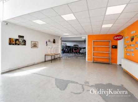 Pronájem skladovací prostor, 400 m²