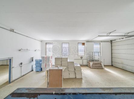 Pronájem skladovací prostor, 210 m²