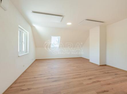 Pronájem bytu, 1+kk, 30,5 m²