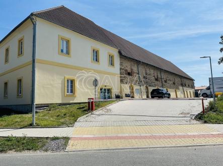 Pronájem skladovací prostor, 400 m²