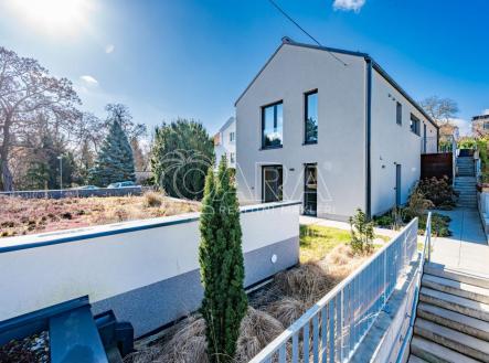 Pronájem komerčního objektu, jiný, 64 m²