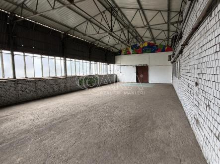 Pronájem skladu, 221 m²