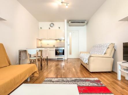 Pronájem bytu, 1+kk, 37 m²