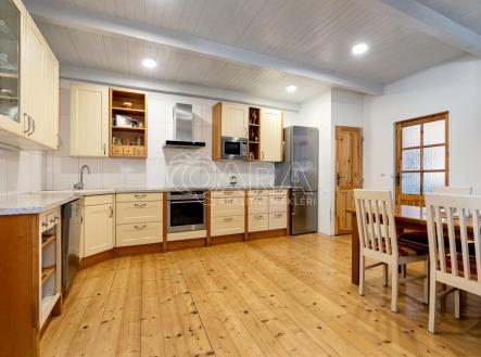 Prodej domu/vily, 217,7 m²