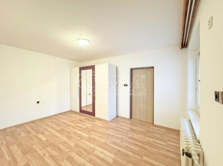 Pronájem bytu, atypický, 64 m²
