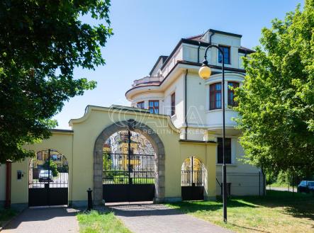Pronájem bytu, 4+kk, 119 m²