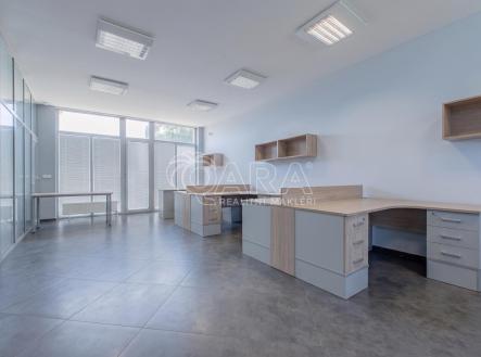 Pronájem kanceláře, 77 m²