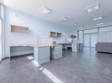 Pronájem kanceláře, 77 m²