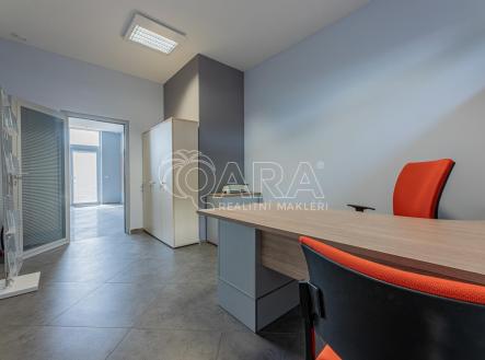 Pronájem kanceláře, 77 m²