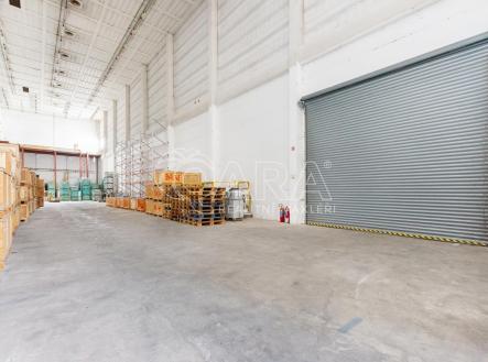 Pronájem skladu, 750 m²