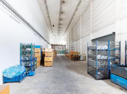 Pronájem skladu, 750 m²