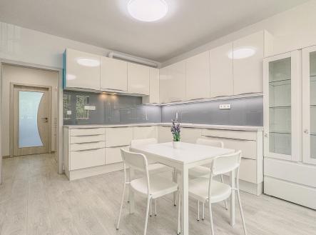 Pronájem bytu, 2+kk, 52 m²