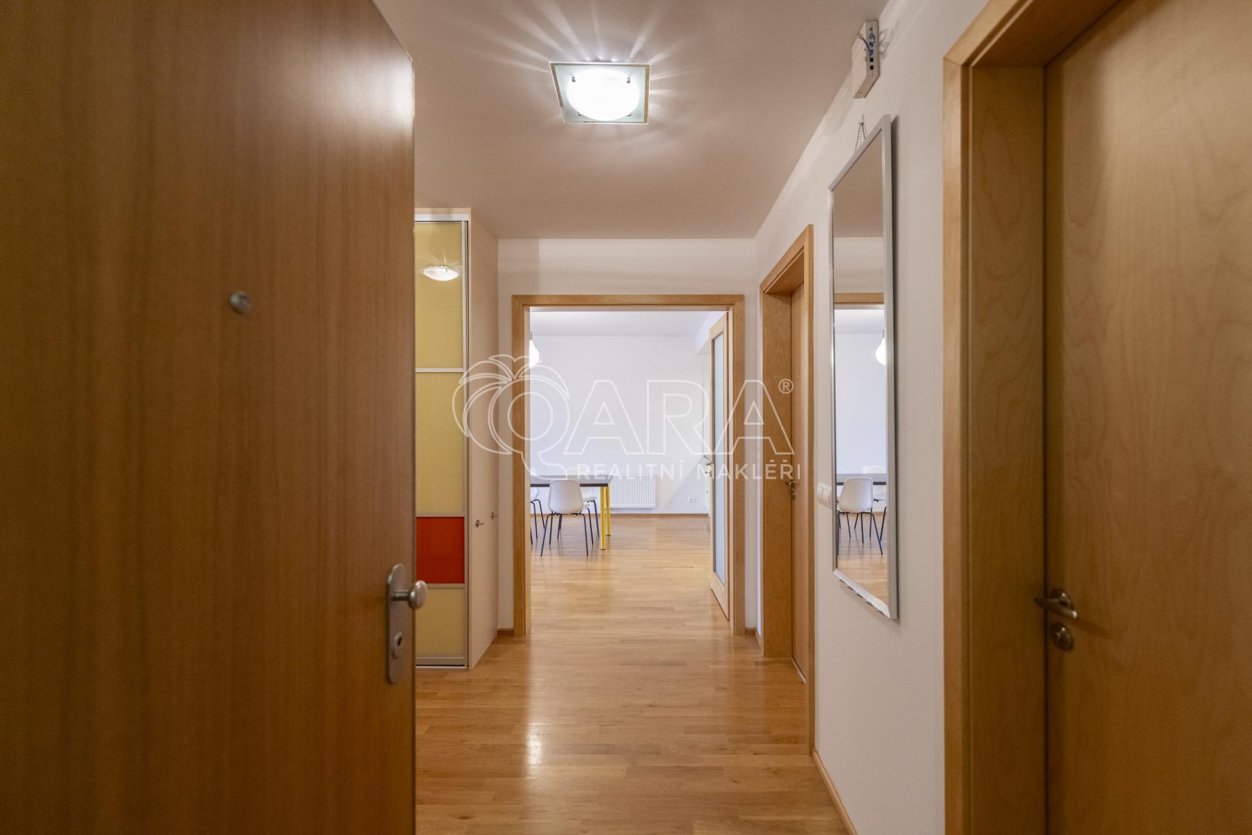 Linhartova 2+kk balkon garáž byt pronájem www.OsobniRealitniMakler.cz Ondřej Kučera Praha (21).jpg