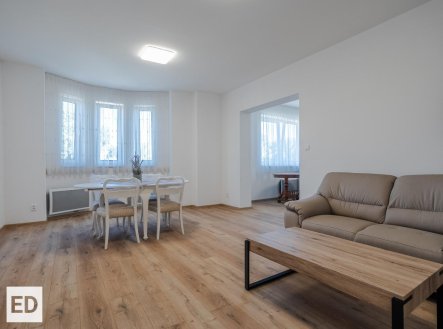 Prodej prostorného bytu 2+1, 70,65 m², s designovou kuchyňskou linkou