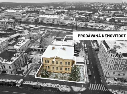 Prodej - nájemní dům, 877 m²