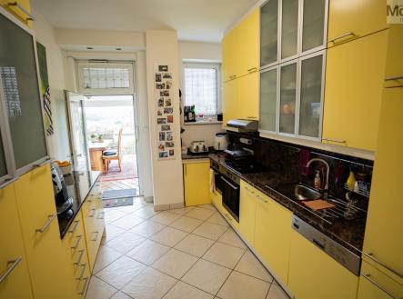 Prodej komerčního objektu, jiný, 1 100 m²