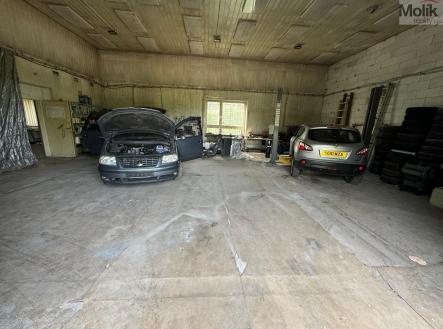 Prodej komerčního objektu, průmyslový areál, 2 400 m²