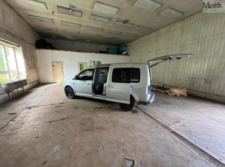 Prodej komerčního objektu, průmyslový areál, 2 400 m²