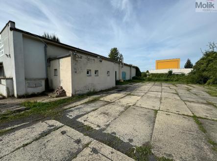 Prodej komerčního objektu, průmyslový areál, 2 400 m²