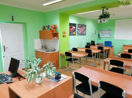 Prodej komerčního objektu, administrativní budova, 414 m²