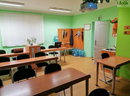 Prodej komerčního objektu, administrativní budova, 414 m²