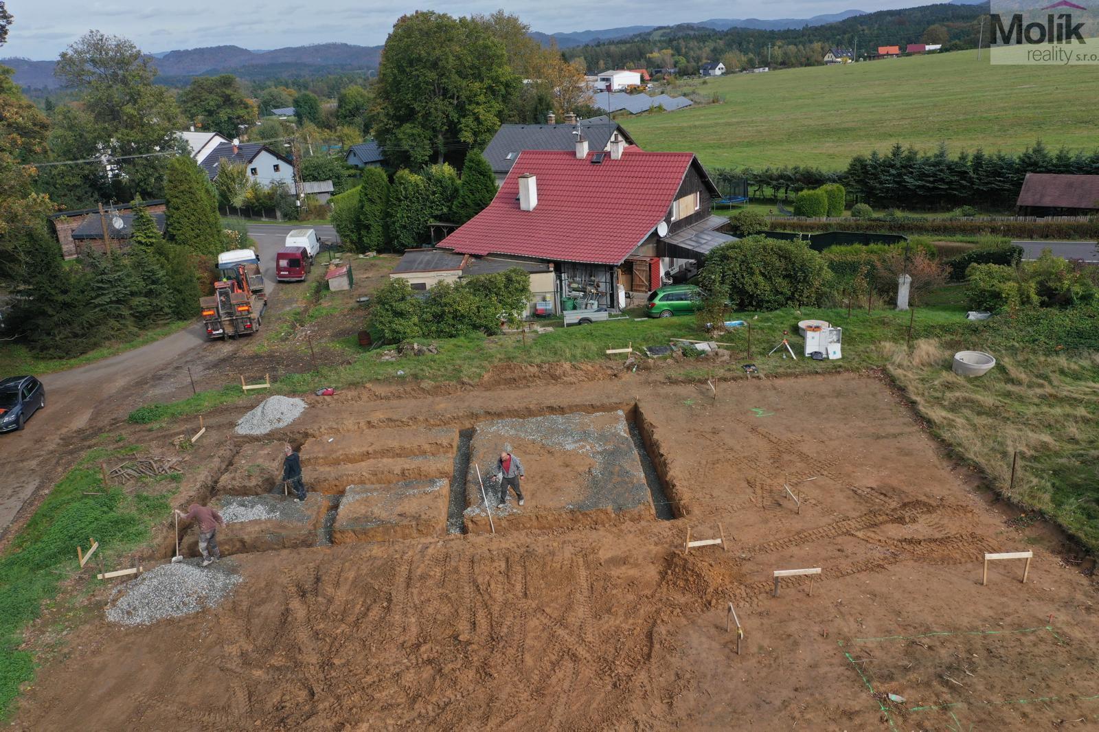 pozemek s krajinou.jpeg