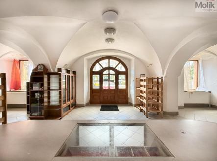 Pronájem obchodní prostor, 151 m²