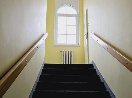 Pronájem komerčního objektu, administrativní budova, 140 m²