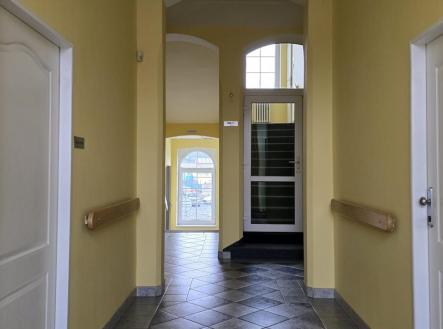 Pronájem komerčního objektu, administrativní budova, 140 m²