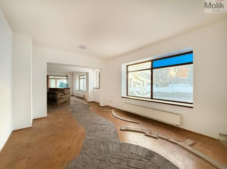 Pronájem obchodní prostor, 150 m²