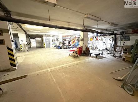 Pronájem skladovací prostor, 1 046 m²