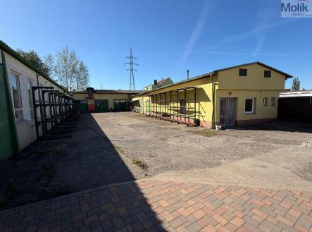 Pronájem obchodní prostory, 1 532 m²