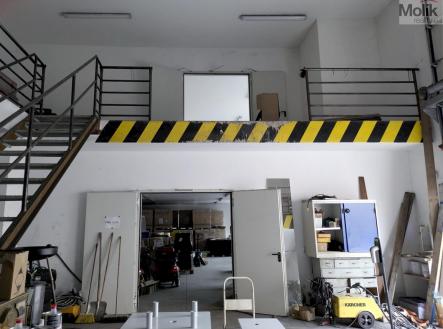 Pronájem skladovací prostor, 200 m²