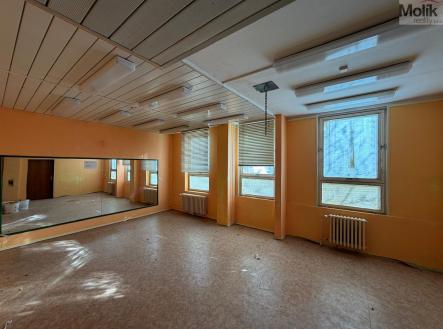 Pronájem skladovací prostor, 500 m²