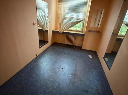 Pronájem skladovací prostor, 500 m²