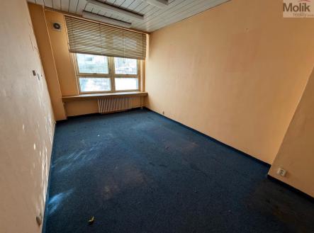 Pronájem skladovací prostor, 500 m²