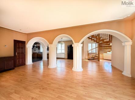 Pronájem bytu, atypický, 256 m²