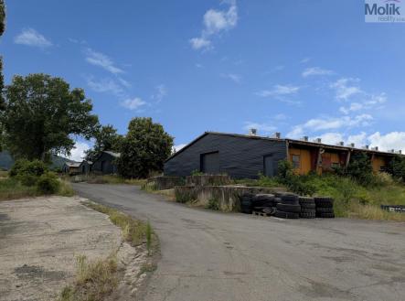 Pronájem skladu, 1 700 m²