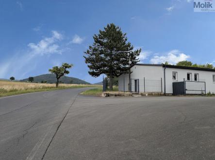 Pronájem skladu, 1 700 m²