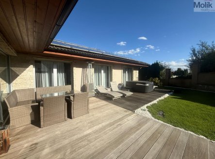 Pronájem domu/vily, 700 m²