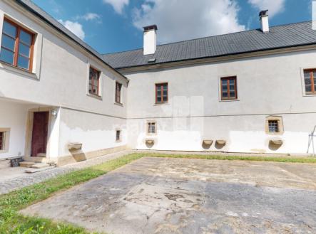 Prodej - komerční objekt, jiný, 1 544 m²