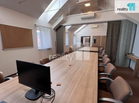 Pronájem kanceláře, 81 m²