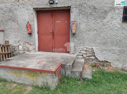 Pronájem komerčního objektu, průmyslový areál, 300 m²