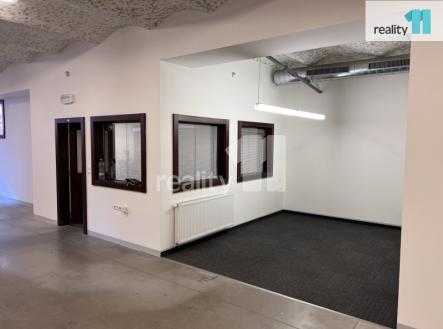 Pronájem skladovací prostor, 213 m²