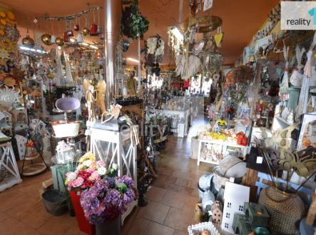 Pronájem obchodní prostor, 182 m²