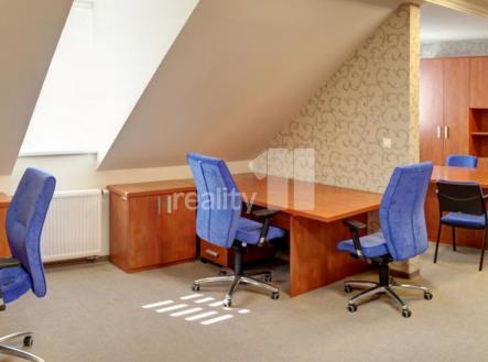 Pronájem kanceláře, 75 m²
